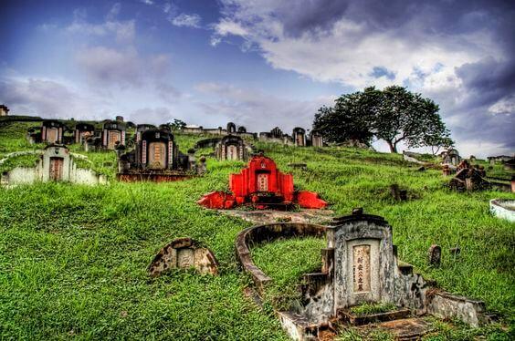 superstitions-malaysia_renovation-johor-bahru_cemetery.jpg.bd87d76102116a25e59267fcf789e8cb.jpg